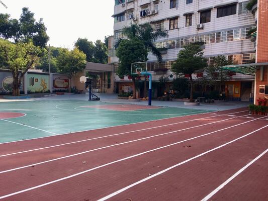 Μία στάση προετοιμασμένης πεζοπορίας από καουτσούκ για τη Νοτιοανατολική Ασία